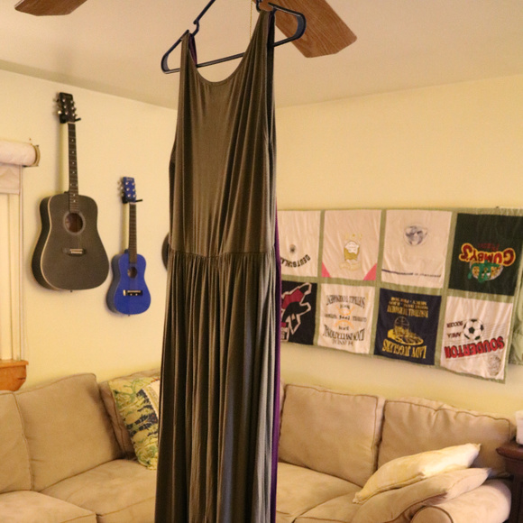 2 Maternity Maxi dresses - Picture 2 of 3